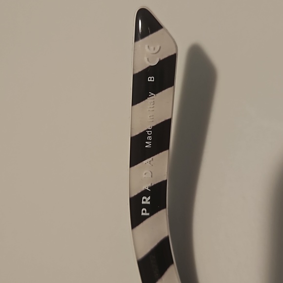 NWT Authentic Prada sunglasses with case and 2 cleaning cloth - Picture 7 of 9